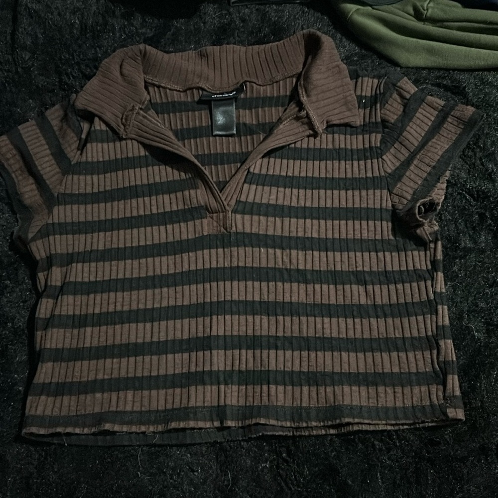 Just Polly’s Women’s white and brown collared crop top. Thanks for viewing!